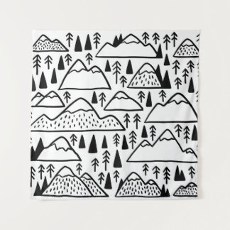 HandGezeichnet Vintage Berge und Bäume. Wandteppich