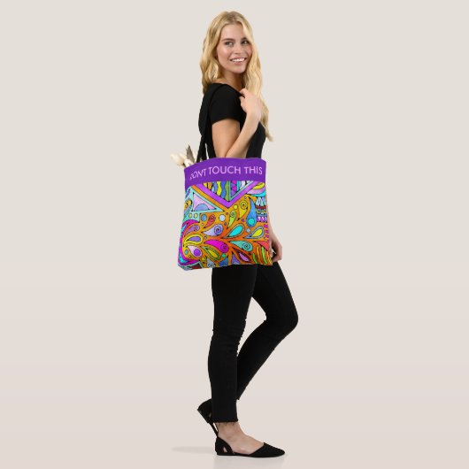 Handgezeichnet von EDDArt - Blah Blah Blah Blah 1 Tasche (Am Model)