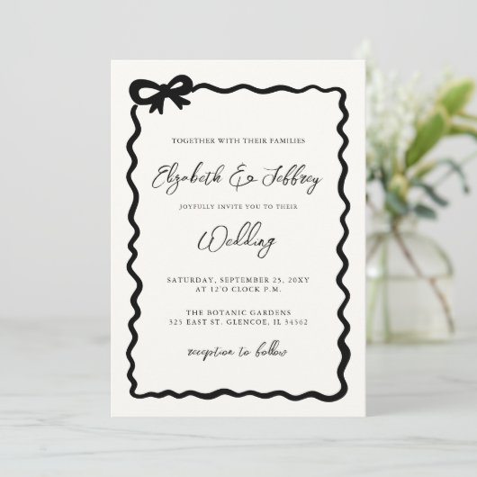Handgezeichnete Black Bow Moderne Chic Hochzeit Einladung (Stehend Vorderseite)