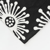 Handgezeichnete Blume - Weiß auf Schwarz Fleecedecke (Ecke)