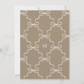 Handgezeichnete Bows & Bubbly Cocktail-Brautparty Einladung (Rückseite)