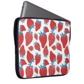 Handgezeichnete Erdbeeren nahtlos Muster. hintergr Laptopschutzhülle (Vorne Rechts)