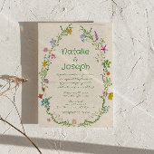 Handgezeichnete farbenfrohe Blüte in einer Hochzei Einladung