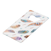 Handgezeichnete Federn: Weißes Hintergrundmuster Geldbeutel Flaschenöffner (Vorderseite Schrägansicht)