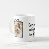 Handgezeichnete Geschenkbox-Schleife Schwarz Weiß  Kaffeetasse (Vorderseite Links)