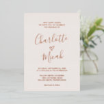 Handgezeichnete Herz-Rose Goldfilm Blush-Hochzeit Folieneinladung<br><div class="desc">Diese handgezeichnete Herz-Rose Goldfolie-Text rot Hochzeitfolie Einladungskarte ist perfekt für eine moderne Hochzeit. Das schlichte und klassische Design besticht durch handgeschriebene Kalligraphie mit einem romantischen Herz in luxuriöser Goldfolie aus Rose auf einem rot-rosa Hintergrund.</div>