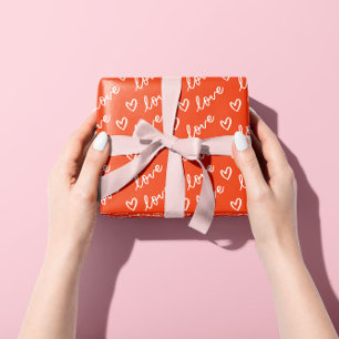 Handgezeichnete Herzen und Liebe in Rot Geschenkpapier