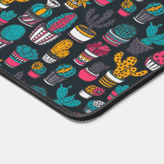 Handgezeichnete Kakteen im Sketch-Style-Muster Schreibtischunterlage (Ecke)