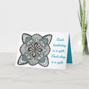 Handgezeichnete Kompassrose-Doodle mit blauem Gebu Karte
