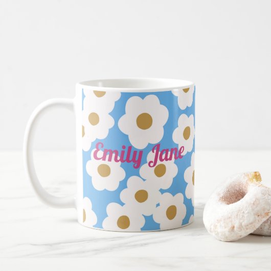Handgezeichnete moderne Daisies Blue White Kaffeetasse (Mit Donut)