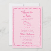 Handgezeichnete Rosa Bun in der Oven Girl Baby Dus Einladung (Vorderseite)