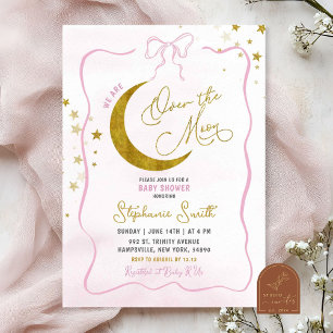 Handgezeichnete rosa Coquette Over The Moon Baby S Einladung
