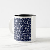 Handgezeichnete Schneeflocke Blizzard mit Navy Cla Zweifarbige Tasse (Vorderseite Links)
