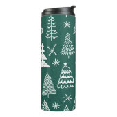 Handgezeichnete Weihnachtsbäume, Wintermuster. Thermosbecher (Nach links gedreht)