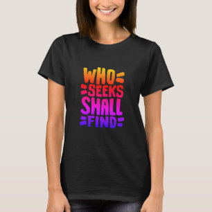 Handgezeichnete Worte Phrase Wer Sucht Wird Finden T-Shirt