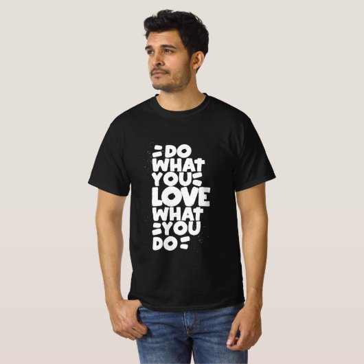 Handgezeichnete Wörter tun, was Sie Liebe T-Shirt (Vorne ganz)