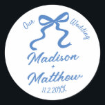 Handgezeichnete Zeichnungen Doodles Bow Gastgesche Runder Aufkleber<br><div class="desc">Fügen Sie Ihren Gastgeschenke Hochzeiten mit diesen reizvollen Aufklebern eine charmante Touch hinzu, die von Hand gezeichnet Illustrationen eines spielerischen, schwungvollen und knackigen Bogens enthält. Diese runden Labels eignen sich ideal zum Abdichten von Taschen, Geschenkboxen oder Hochzeitsmahlzeiten und bringen eine Touch an Kreativität und Spaß zu Ihrem ganz besonderen Tag....</div>