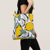 Handgezeichnete Zitronen, lebendiges Muster. Tasche (Von Nahem)