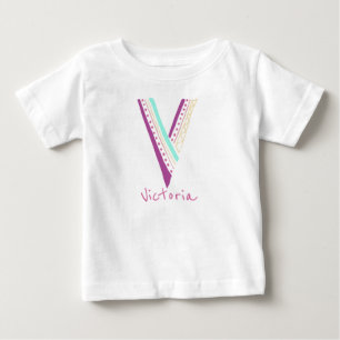 Handgezeichneter Buchstabe V mit individualisierte Baby T-shirt