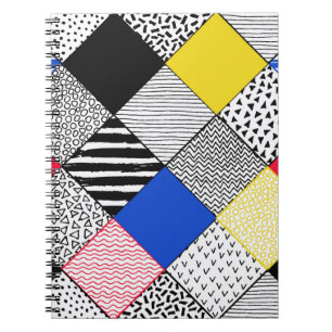 Handgezeichneter Patchwork-Hintergrund. Childisch  Notizblock