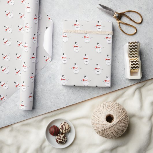 Handgezeichneter Schneemann auf grauem Winterverpa Geschenkpapier (Kunsthandwerk)