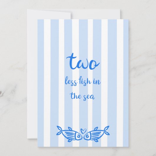 Handgezeichnetes blaues Brautparty weniger Fisch P Einladung (Rückseite)