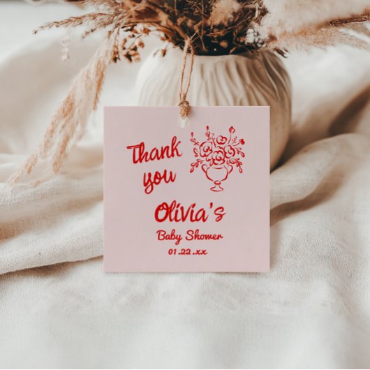 Handgezeichnetes Bouquet-Baby in Blütendusche Geschenkanhänger