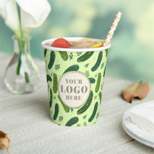 Handgezeichnetes Dill-Pickle-Muster mit Logo Pappbecher