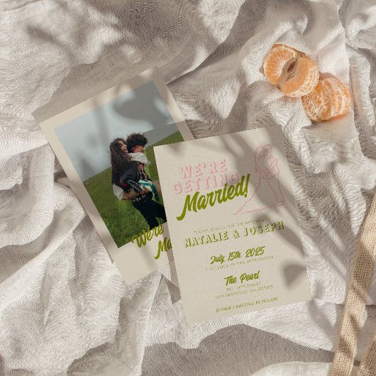 Handgezeichnetes farbiges Retro Fett Funky Wedding Einladung