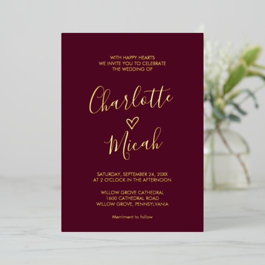 Handgezeichnetes Herz | Gold Foil Text Burgundy We Folieneinladung (Stehend vorne)