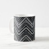 Handgezeichnetes Muster. Zigzag und Stripe Line, S Kaffeetasse (Vorderseite Links)