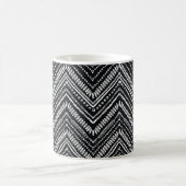 Handgezeichnetes Muster. Zigzag und Stripe Line, S Kaffeetasse (Mittel)