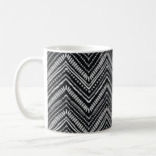 Handgezeichnetes Muster. Zigzag und Stripe Line, S Kaffeetasse (Links)