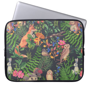 Handgezeichnetes nahtloses Muster mit Aquarellwald Laptopschutzhülle