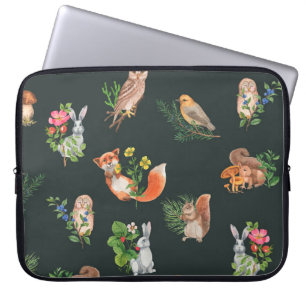 Handgezeichnetes nahtloses Muster mit Aquarellwald Laptopschutzhülle
