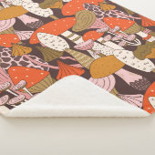 Handgezeichnetes, nahtloses Muster von Pilzen und  Sherpadecke (3/4)