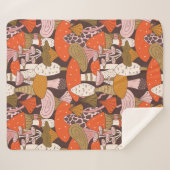 Handgezeichnetes, nahtloses Muster von Pilzen und  Sherpadecke (Vorderseite (Horizontal))