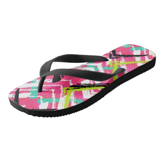 Handgezeichnetes rosa Zig-Zag-Muster Badesandalen (Schrägansicht)