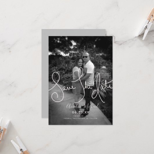 Handgezeichnetes Skript Save the Date Schwarz-weiß Karte (Vorderseite/Rückseite Beispiel)