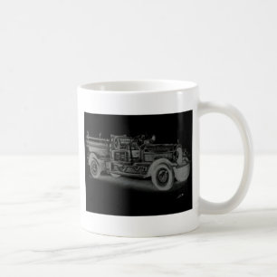 handgezeichnetes vintage Feuerwehrauto invertiert Kaffeetasse
