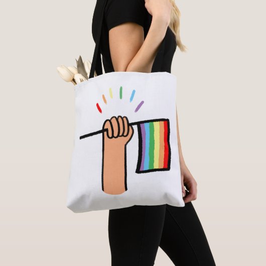 Handgezogene Hand Wave einer Regenbogenflagge Tasche (Von Nahem)