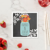 Handgezogener Mason Jar und Blume auf Khalkboard Serviette (Beispiel)