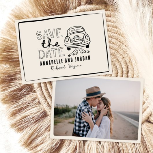 Handgezogener Wagen mit Creme und schwarzem Knebel Save The Date