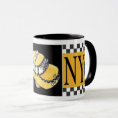 Handgezogenes Taxi-Taxi NYC Tasse (VorderseiteRechts)