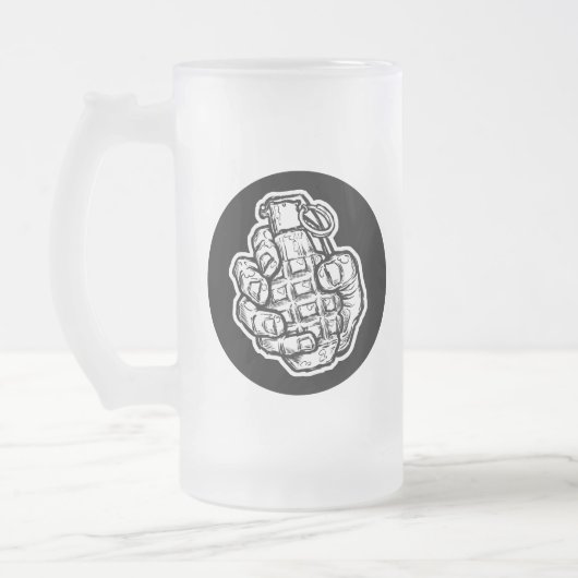 Handgranate im Stil von Comicen Mattglas Bierglas (Links)