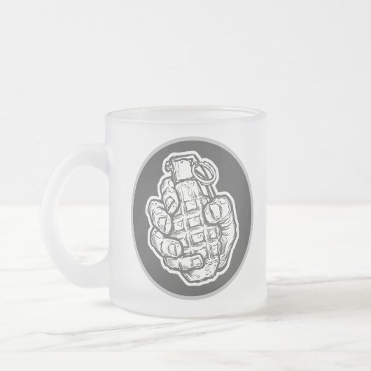 Handgranate im Stil von Comicen Mattglastasse (Links)