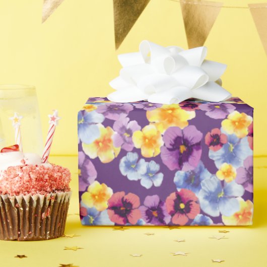 HandIllustriertes Pansy Muster Elegant Boho Floral Geschenkpapier (Geburtstagsparty)