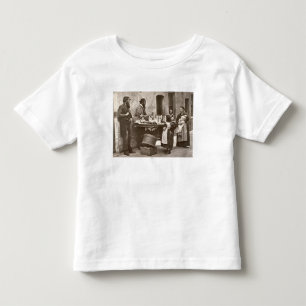 Händler in extravaganten Waren, 1876-77 Kleinkind T-shirt