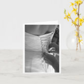 Händlerin schnürt Hochzeitskleid zurück Karte (Gelbe Blume)