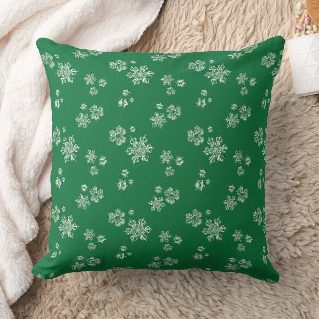 Handmade Snowflake Flurries - Bright Green & White Kissen (Decke)